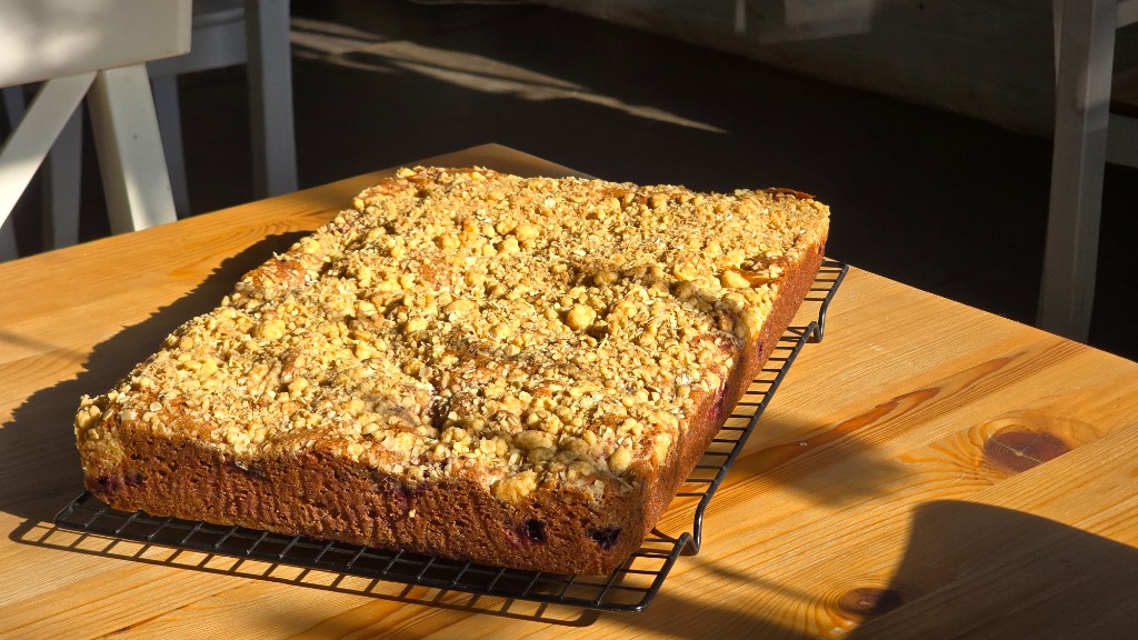 Artisan Berry Crumble Traybake