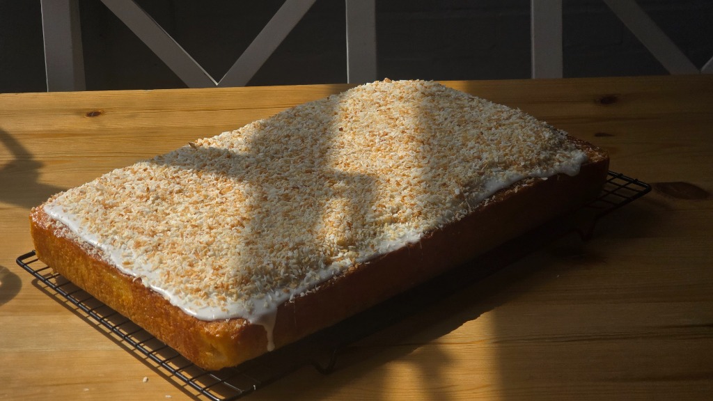 Fresh Iced Coconut Traybake